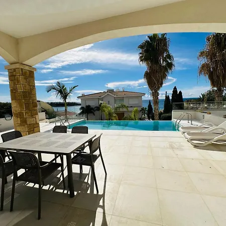 Coral Bay Вилла Пафос